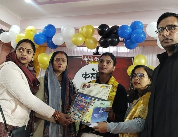 Pilibhit : कहो कविराय - पांच दर्जन कवि व कवयित्रियों ने किया काव्यपाठ, मिला सम्मान, गीत, गजल, छंदों और कविता की महफिल