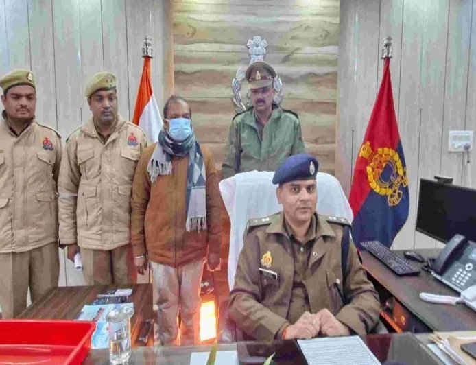 Balrampur : बलरामपुर में बैंक मैनेजर ने की 10.86 लाख रुपये की ठगी, आरोपी गिरफ्तार