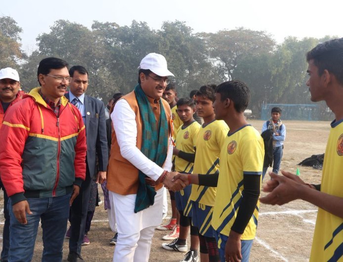 Amethi : गौरीगंज में विधायक खेल स्पर्धा का नवोदय विद्यालय में शुभारंभ