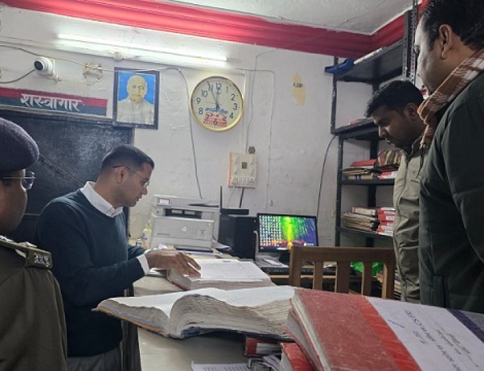Balrampur: डीएम डॉ. विपिन जैन की अध्यक्षता में कोतवाली देहात व नगर में थाना समाधान दिवस आयोजित, फरियादियों की समस्याओं का समयबद्ध निस्तारण सुनिश्चित