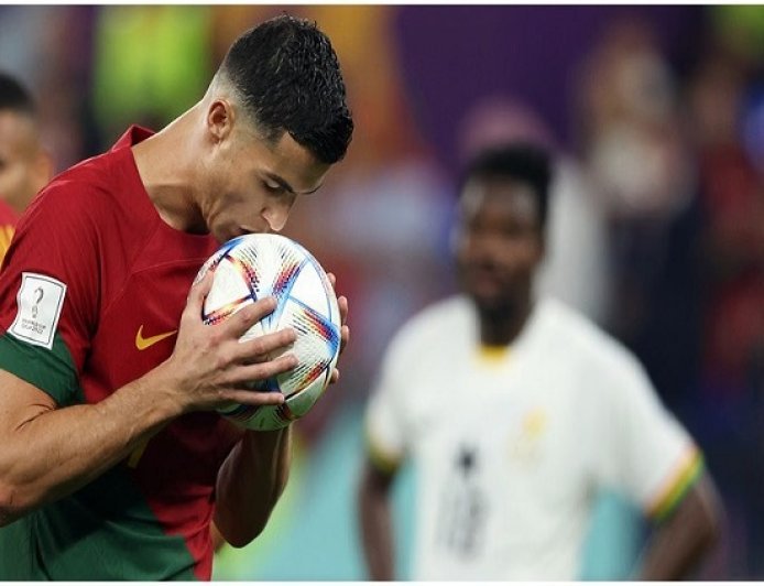 रोनाल्डो का पीठ से चमत्कारिक गोल भी अल-नस्र को जीत नहीं दिला सका! विजनाल्डम के दो गोलों से अल-एत्तिफाक ने 2-2 ड्रॉ पर रोका, 10 मैचों की जीत का सिलसिला टूटा। 