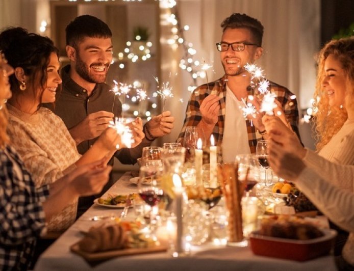 नए साल 2026 की पार्टी को बनाएं यादगार, घर पर आसानी से तैयार करें 5 स्वादिष्ट और सरल पार्टी रेसिपी।