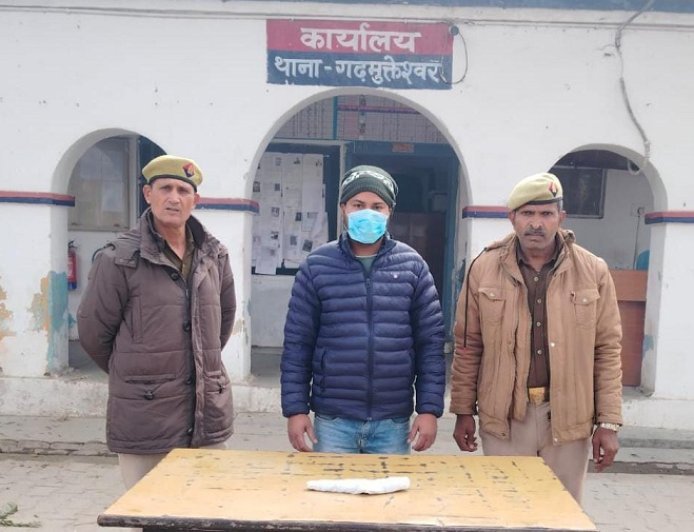 Hapur: हापुड़ पुलिस ने पकड़ा साइबर ठग: 74 लाख से अधिक की धोखाधड़ी, आरोपी जेल भेजा गया।