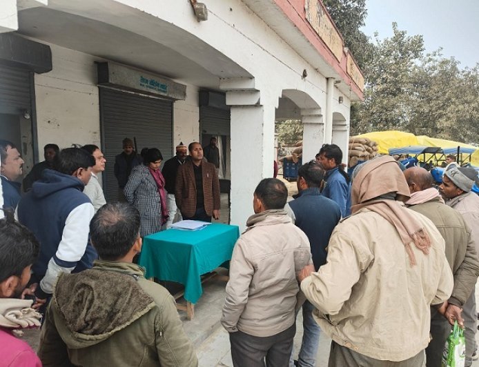 Barabanki: धान क्रय केंद्र का उपजिलाधिकारी सदर ने किया निरीक्षण, दिए आवश्यक दिशा- निर्देश। 