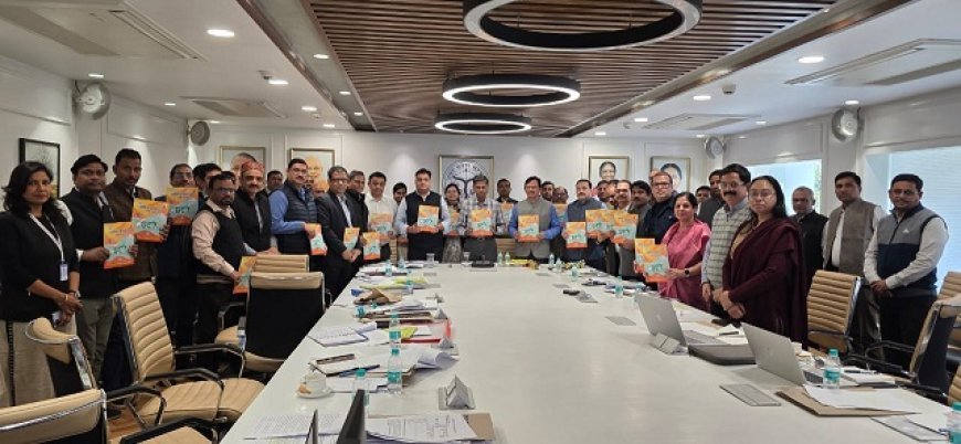 Lucknow: राज्य कर विभाग के प्रमुख सचिव एम देवराज एवं आयुक्त राज्य कर डा0 नितिन बंसल ने सांख्यिकी पत्रिका वार्षिक प्रतिवेदन 2024-25 का विमोचन किया। 