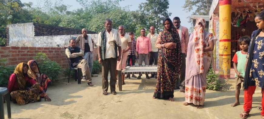 Lakhimpur- Kheri : चार दिन से लापता दलित व्यक्ति का शव गन्ने के खेत में मिला, परिजनों ने लगाया हत्या का आरोप, खेत में घसीटने के निशान, शरीर पर चोटें