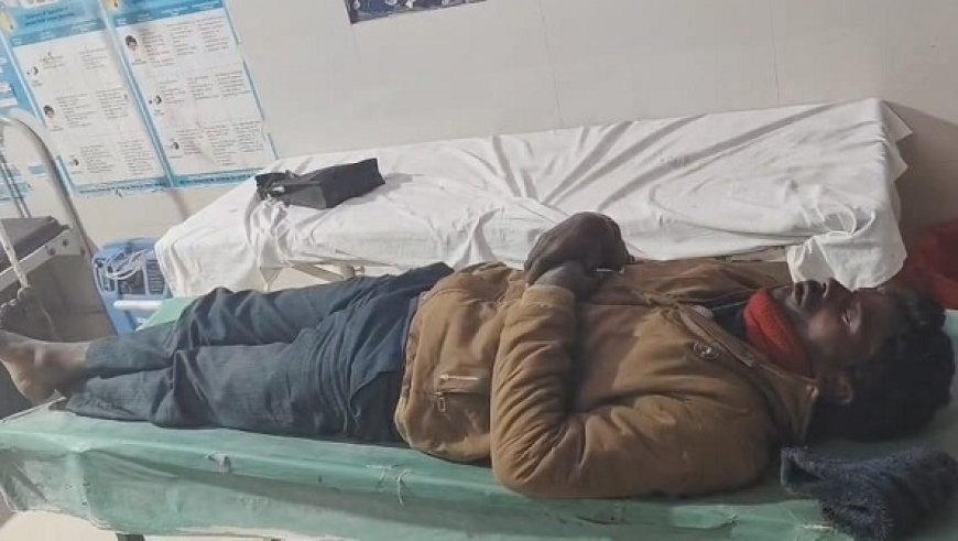 Raebareli: वायरिंग जलने से सड़क पर खड़ा ट्रक बना काल, बाइक सवार ट्रक में घुसा, युवक गंभीर रूप से घायल।