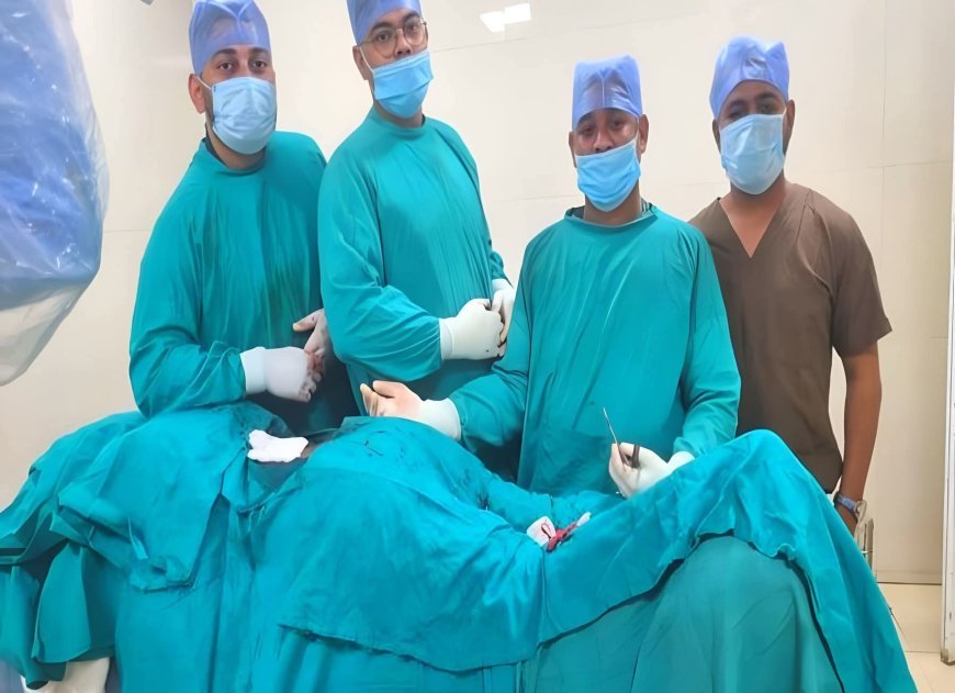 Hardoi : मेडिकल कॉलेज में जटिल रीढ़ सर्जरी से महिला को मिली नई जिंदगी, डॉक्टर विनीश वर्मा की टीम ने किया कमाल