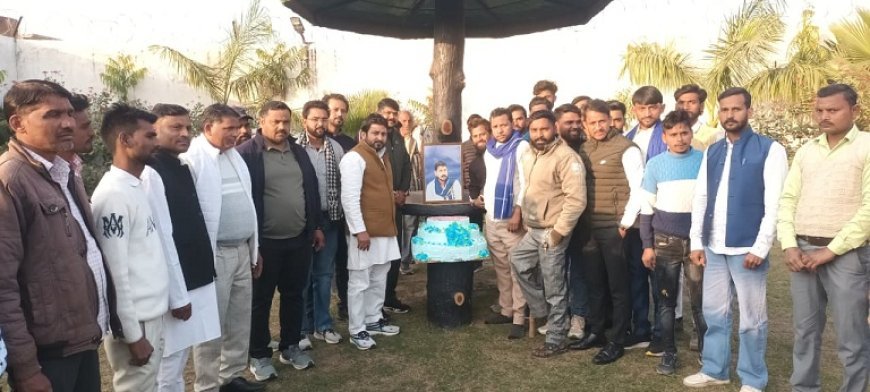 Sambhal: आजाद समाज पार्टी के अध्यक्ष के जन्मदिन पर बोले जिला अध्यक्ष एससी एसटी एक्ट के लिए दे देंगे जान की कुर्बानी। 