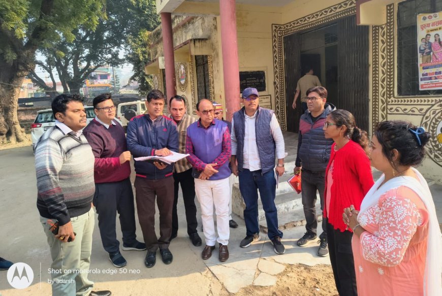 Sitapur : डीएम ने प्राथमिक स्वास्थ्य केन्द्र शाहपुर का किया औचक निरीक्षण, लापरवाही पर कई कर्मचारियों पर कार्रवाई, बेहतर स्वास्थ्य सेवाओं के निर्देश