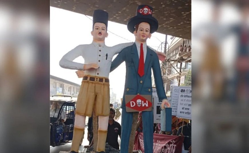 भोपाल गैस त्रासदी की 41वीं बरसी पर RSS स्वयंसेवक जैसी वेशभूषा वाले पुतले पर हुआ हंगामा, 3 पर मामला हुआ दर्ज। 