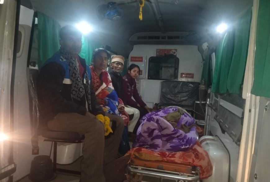 Hardoi: बाइक की टक्कर से वृद्ध महिला सहित तीन गंभीर रूप से घायल, कोथावां अस्पताल में भर्ती। 