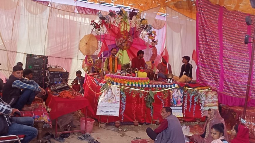 Sitapur : मिश्रित कस्बे में ब्रह्मदेव स्थान पर सात दिवसीय भागवत कथा का आयोजन जोरों पर