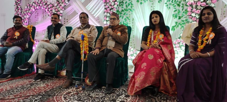 Sitapur : मंगलाशीष कवि सम्मेलन में हास्य, भक्ति और श्रृंगार का संगम, श्रोता देर तक झूमते रहे