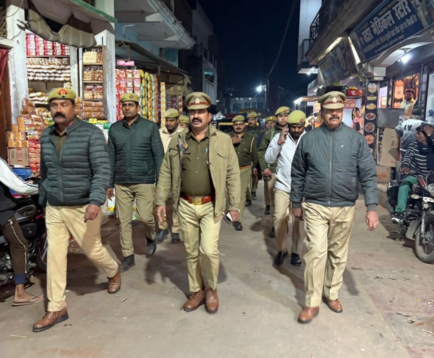 Sitapur : लहरपुर में पुलिस ने फ्लैग मार्च निकाला, अफवाहों से बचने और शांति बनाए रखने की अपील
