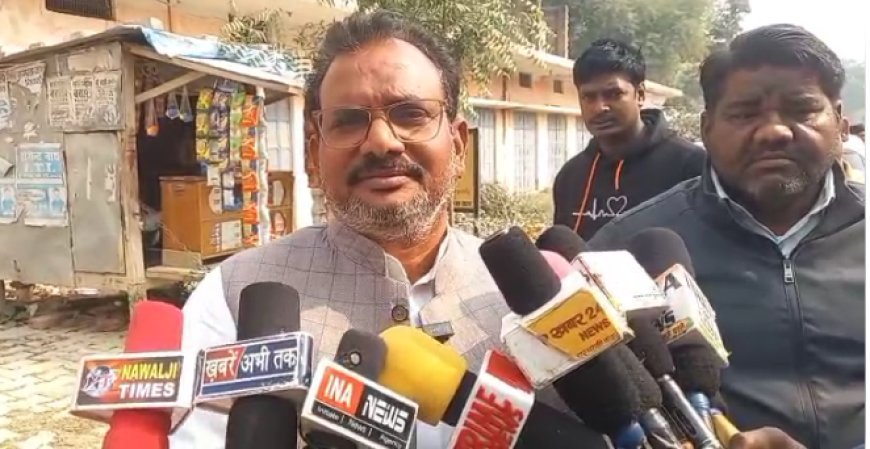 Ballia : बलिया के बजहां गांव में सड़क की खराब हालत से ग्रामीण परेशान, मरम्मत की मांग