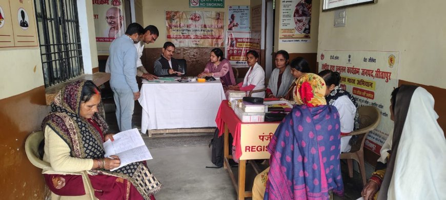 Sitapur : लहरपुर में आरोग्य मेलों का आयोजन, 341 मरीजों की जांच कर दवाएं बांटीं
