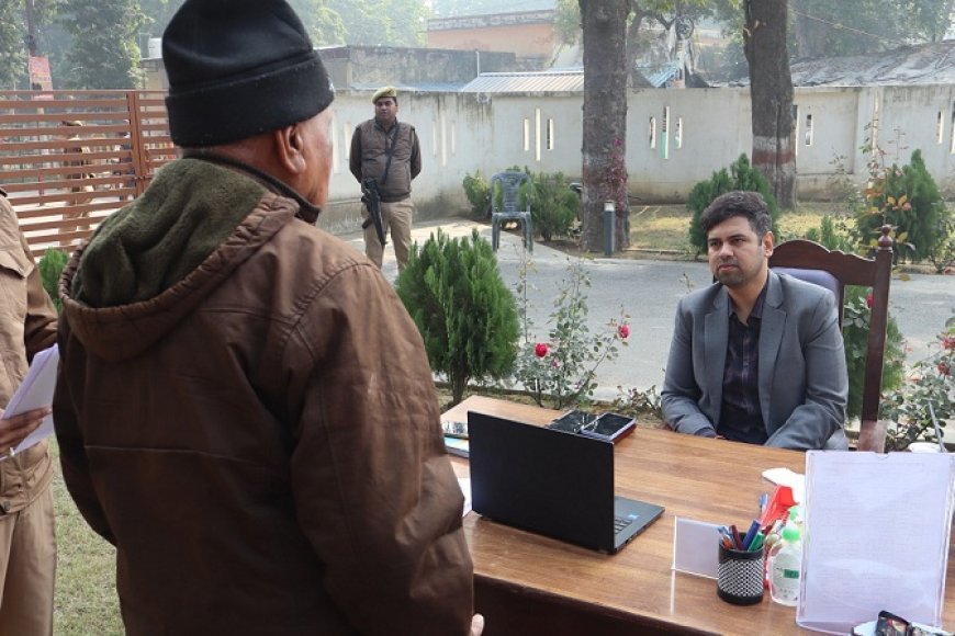 Hardoi: जिलाधिकारी अनुनय झा ने जनसुनवाई में सुनी 93 शिकायतें, त्वरित निस्तारण के दिए निर्देश। 