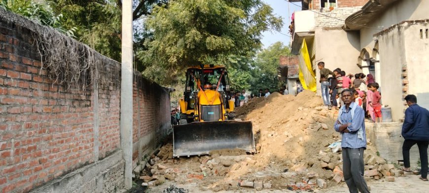 Sitapur : तेंदुआ माजरा भौंरी में सार्वजनिक रास्ते से अतिक्रमण हटाया