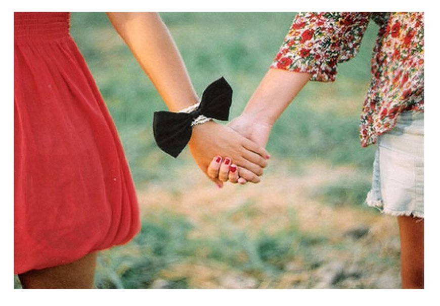 Saharanpur: ऑनलाइन प्रेम का अनोखा ड्रामा: हिंदू लड़की पहुंची मुस्लिम महिला के घर, साथ रहने की जिद पर 6 घंटे थाने में समझौता। 