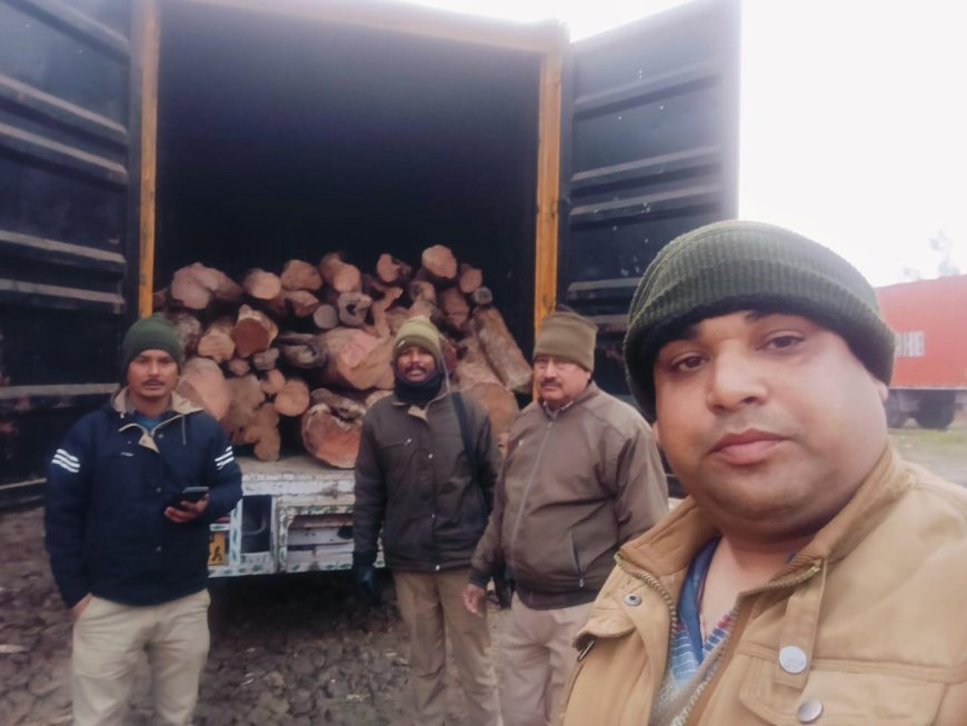 Bajpur : वन विभाग ने ख़ैर की लकड़ी से भरा कैंटर पकड़ा चालक मौके से फरार