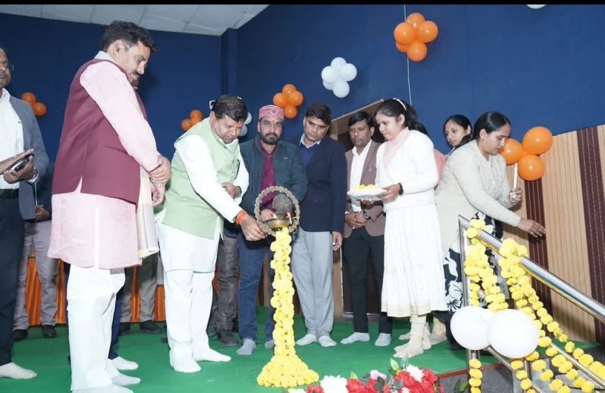 Sitapur : खैराबाद में तीन दिवसीय विराट किसान मेले का शुभारंभ, सांसद राकेश राठौर ने किया फीता काटकर उद्घाटन