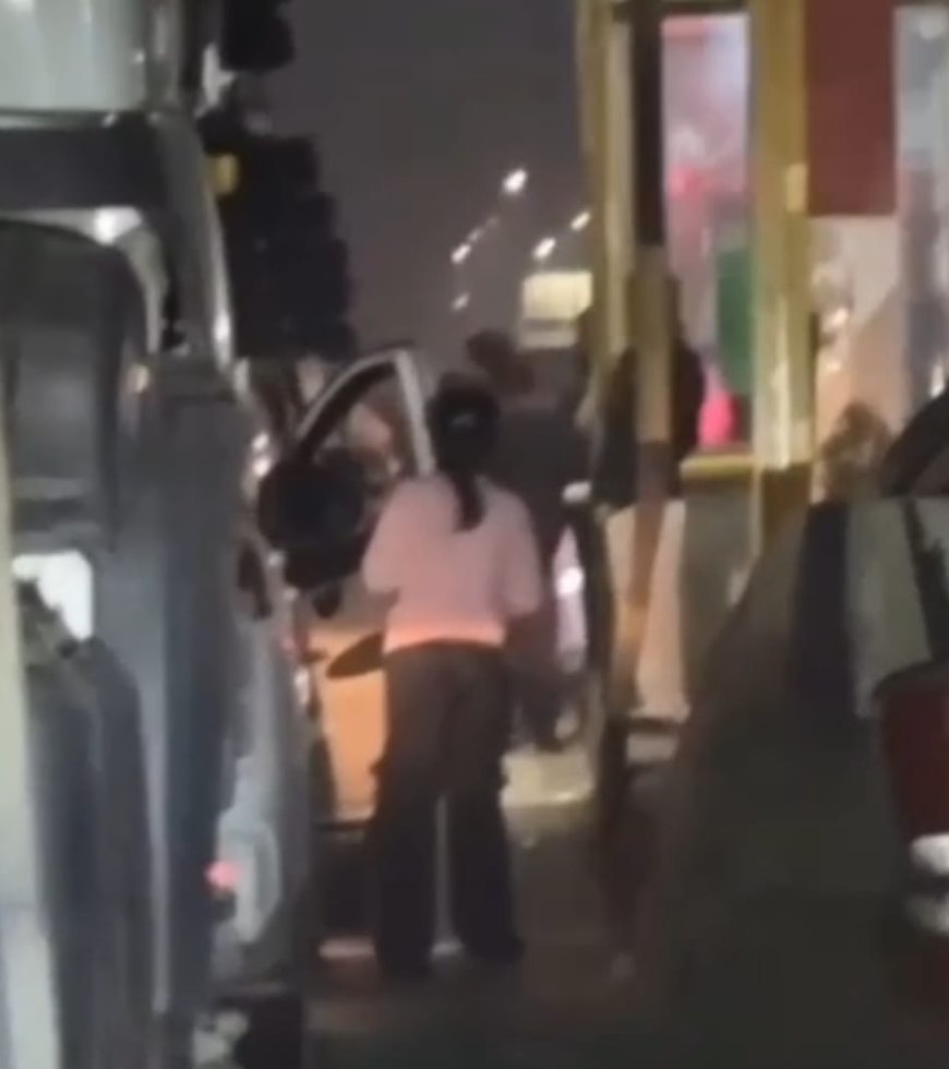 Hapur : छिजारसी टोल प्लाजा पर टोलकर्मियों की गाड़ी सवारों से अभद्रता का वीडियो वायरल, यात्रियों में गुस्सा