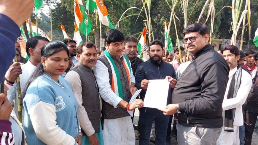 Hadoi: फर्जी गन्ना सट्टे के खिलाफ कांग्रेस का कलेक्ट्रेट पर जोरदार प्रदर्शन, CM को सौंपा ज्ञापन। 