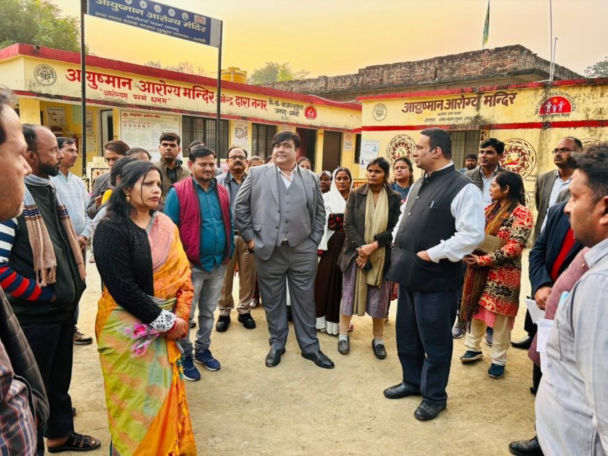 Amethi : नीति आयोग निदेशक ने अमेठी के शुकुल बाजार में विकास कार्यों की समीक्षा की