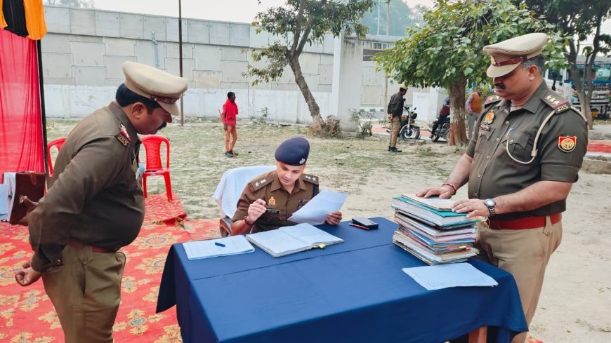Hardoi : हरदोई में एसपी ने थाना कछौना का वार्षिक निरीक्षण किया
