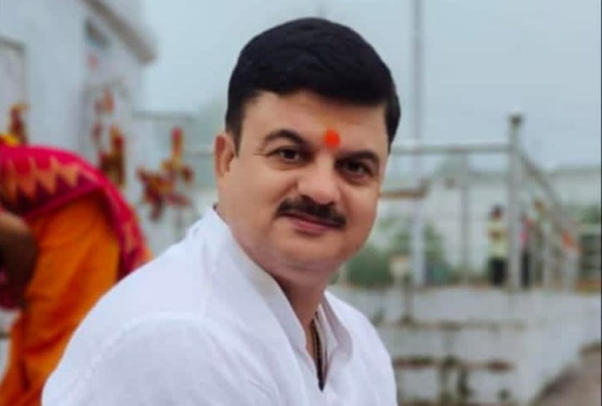 Ayodhya: अयोध्या महापौर ने कैंसर पीड़ित व्यापारी नेता नंद कुमार गुप्ता को दी 50 हजार की आर्थिक मदद। 