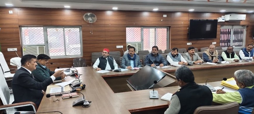 Jaunpur: जौनपुर में मतदाता सूची के विशेष प्रगाढ़ पुनरीक्षण पर राजनीतिक दलों के साथ बैठक संपन्न। 