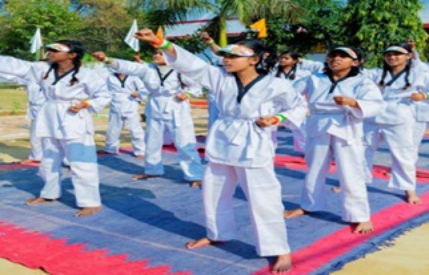 Lucknow: रानी लक्ष्मीबाई आत्मरक्षा प्रशिक्षण से मिले ठोस परिणाम, 10,78,402 प्रशिक्षित बालिकाएं हुईं सशक्त। 