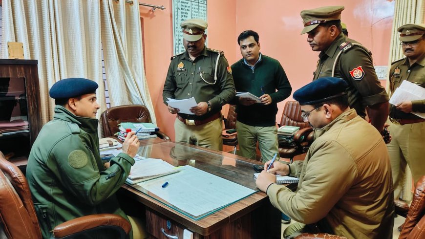 Hardoi : पुलिस अधीक्षक ने थाना सुरसा का वार्षिक निरीक्षण किया, चौकीदारों को कंबल बांटे