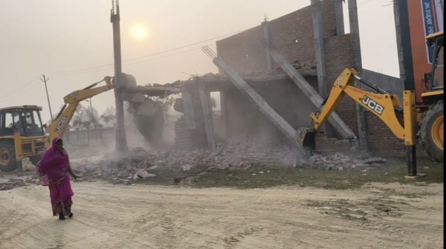 Barabanki : बाराबंकी में अवैध प्लाटिंग और निर्माण पर चला बुलडोजर