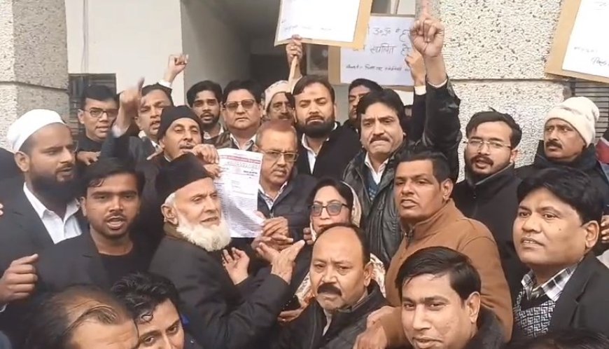 सम्भल में पश्चिम यूपी में हाईकोर्ट बेंच की मांग को लेकर वकीलों का जोरदार प्रदर्शन, आजाद समाज पार्टी ने भी दिया समर्थन। 