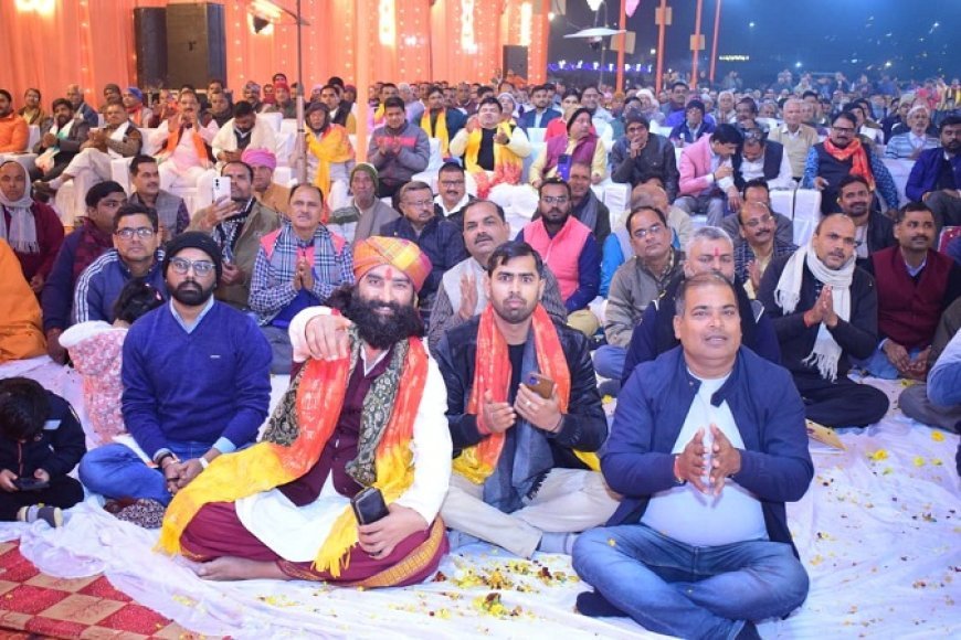 Gonda: शहीद भगत सिंह कॉलेज मैदान में अमृत श्रीराम कथा के तीसरे दिन राम-सीता विवाह प्रसंग ने श्रोताओं को किया भाव-विभोर। 