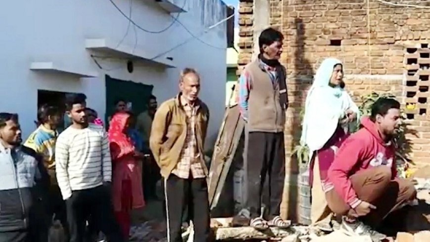 छतरपुर में अतिक्रमण हटाने की बड़ी कार्रवाई: ऐतिहासिक गोपाल टोरिया मार्ग पर 22 अवैध मकानों पर चला बुलडोजर, 22 फीट की सड़क मात्र 2 फीट रह गई थी। 