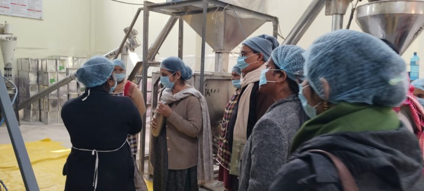 Hardoi : ICDS की TSU टीम का सण्डीला दौरा, आरज़ू प्रेरणा लघु उद्योग में उत्पादन व्यवस्था का निरीक्षण