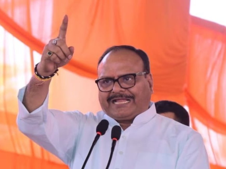 Lucknow : अखिलेश यादव सच्चाई को देखकर भी सच नहीं कह सकते, क्योंकि कुर्सी की भूख उन्हें झूठ बोलने पर... उप मुख्यमंत्री ब्रजेश पाठक ने साधा निशाना