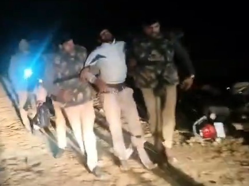 Hardoi : सवायजपुर में पुलिस मुठभेड़ में पशु तस्कर गिरफ्तार, बाएं पैर में गोली लगी