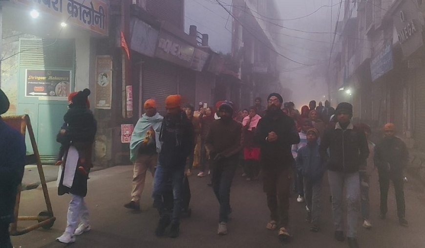 Sambhal: प्रकाश पर्व पर प्रतिदिन प्रभात फेरी से गूंज रहा सम्भल शहर। 