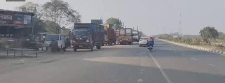 Lucknow : लखनऊ-सीतापुर हाईवे पर घने कोहरे में खड़े वाहनों से हादसों का खतरा बढ़ा