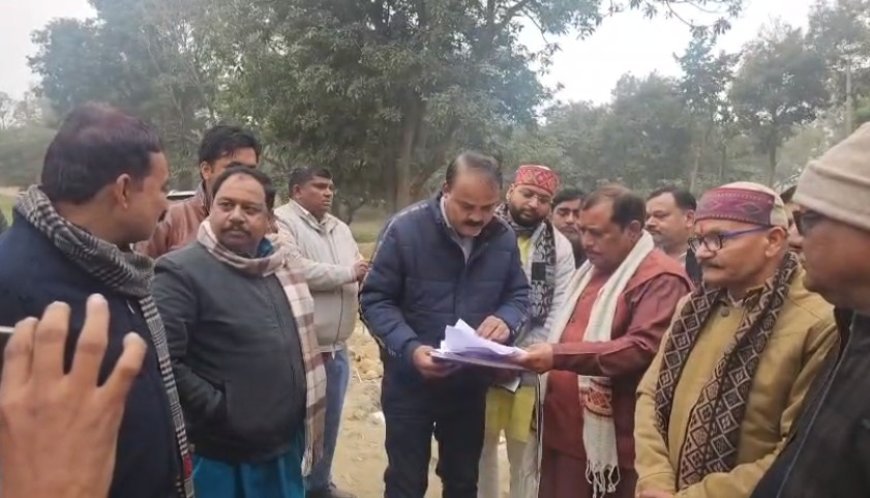 Hardoi: राभा माइनर सफाई अनियमितताओं पर भड़के गोपामऊ विधायक, कहा- करोड़ों का बंदरबांट, अधिशासी अभियंता द्वारा राभा माइनर सफाई से पहले एवं सफाई के बाद की फोटो एवं विडियो किए साझा।  