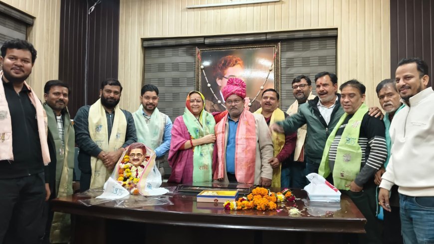 Hathras : हाथरस में ब्राह्मण महासभा के अध्यक्ष निर्विरोध चुने गए योगेंद्र शर्मा उर्फ योगा पंडित