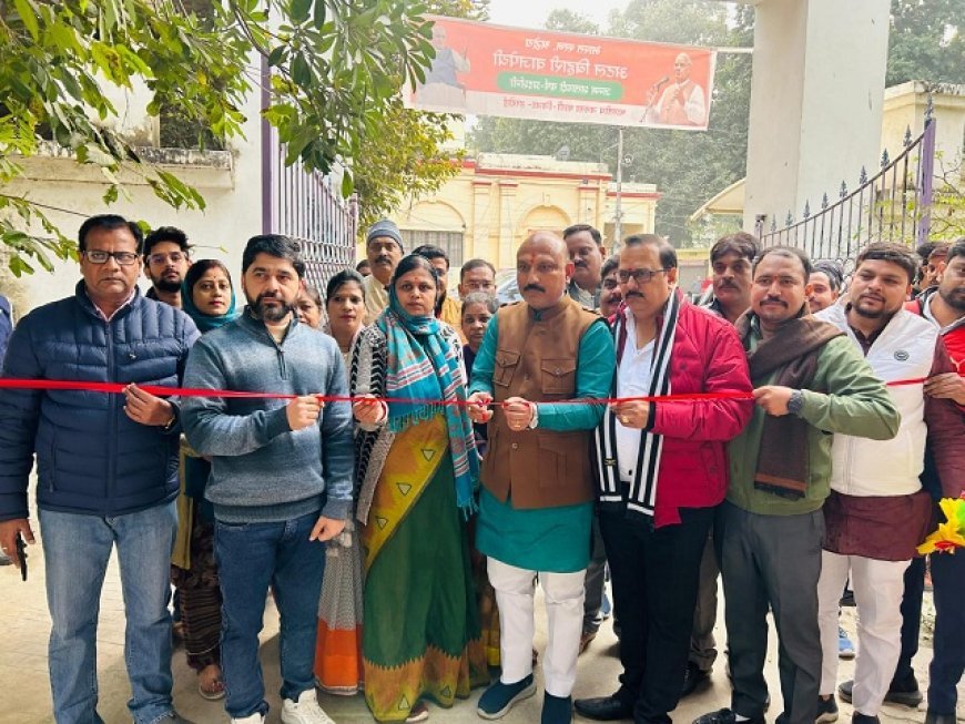 Hardoi: हरदोई में अटल बिहारी वाजपेयी जयंती पर प्रदर्शनी का उद्घाटन। 