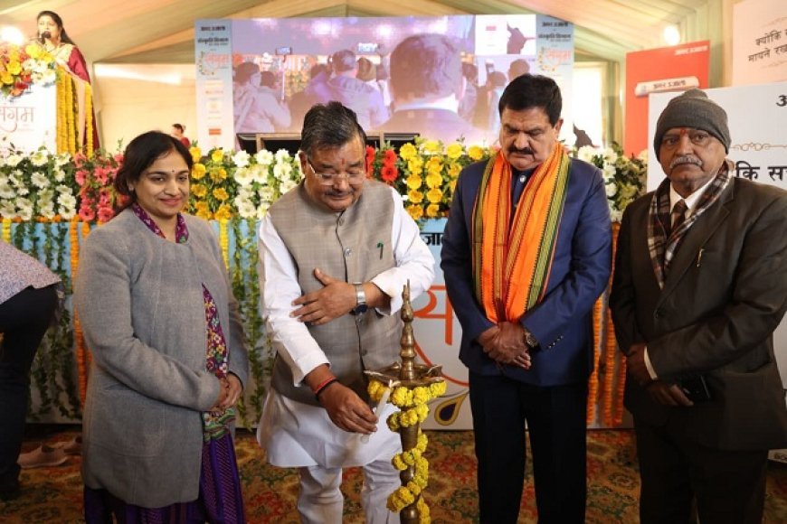 Lucknow: अटल जी की जयंती के उपलक्ष्य में गोमती रिवर फ्रंट पर आयोजित 'संगम संस्कृतियों का' कार्यक्रम का पर्यटन मंत्री जयवीर सिंह ने शुभारंभ किया। 
