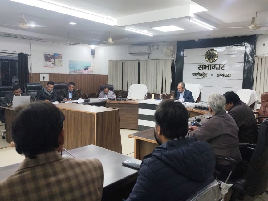 Hathras : हाथरस में जिला कौशल समिति की बैठक हुई, योजनाओं की प्रगति की समीक्षा, लक्ष्य जल्द पूरा करने के निर्देश दिए गए
