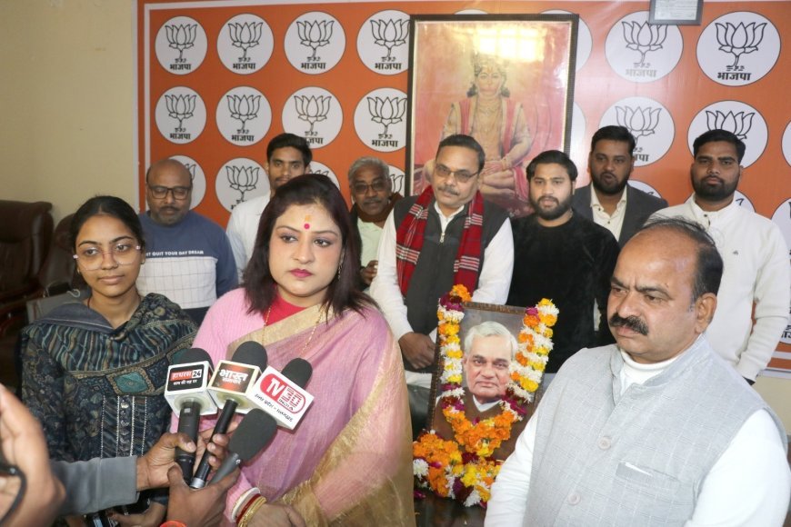 Hathras : वसुंधरा एन्क्लेव में अटल बिहारी वाजपेयी की 101वीं जयंती और तुलसी पूजन दिवस उत्साह से मनाया गया