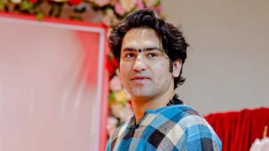 बागेश्वर धाम के पंडित धीरेंद्र कृष्ण शास्त्री की हिंदुओं को कड़ी चेतावनी: एकजुट न हुए तो भारत के चौराहों पर बांग्लादेश जैसे हालात देखने को मिलेंगे। 